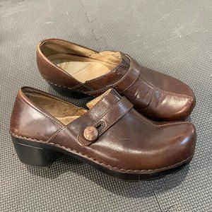 brown leather Dansko clog shoes size 39